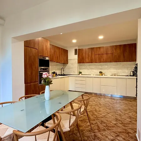 Apartment Grand Living - Spacious 3 Bedroom Near Kiseleff Park