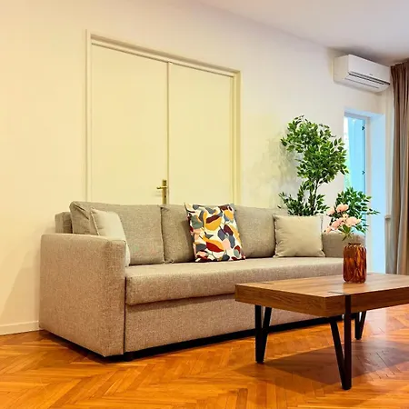 Grand Living - Spacious 3 Bedroom Near Kiseleff Park Apartment *